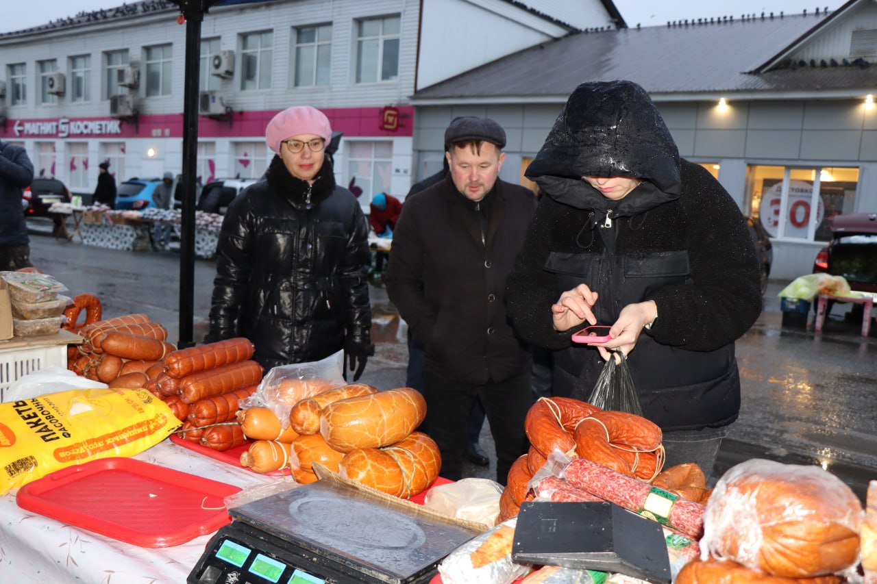 В Нурлате прошла праздничная сельскохозяйственная ярмарка. На ярмарке был представлен широкий ассортимент товаров.